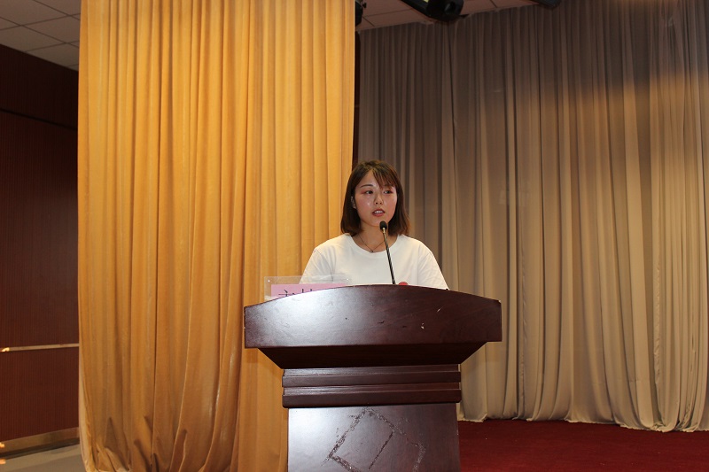 16级动物医学3班宋真真同学作为老生代表发言